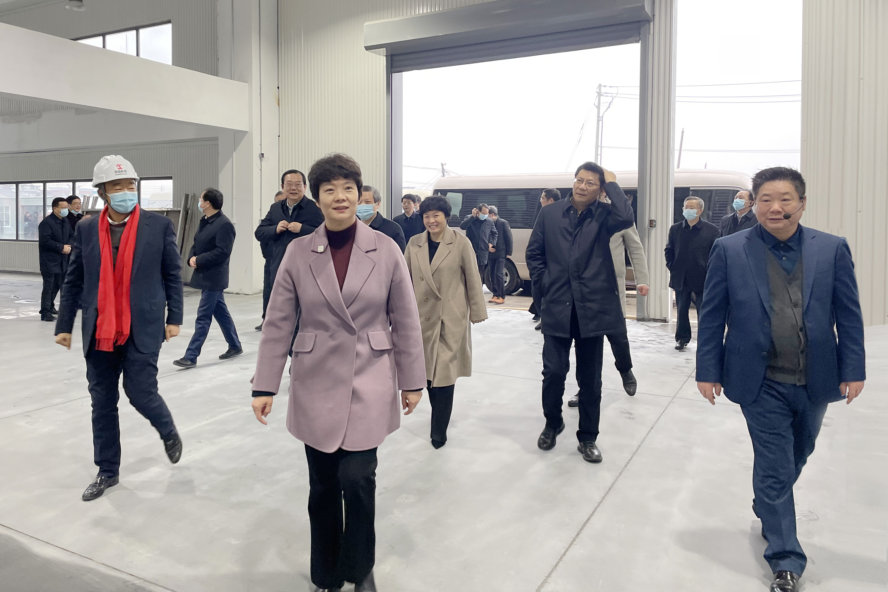 揚州市市委、市政府和市四套班子領(lǐng)導到創(chuàng)合科技進行項目觀摩